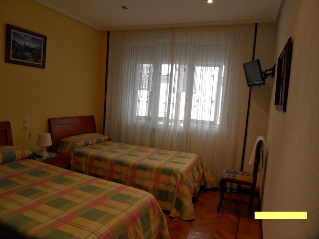 Pension A-Madrid Santander Room photo
